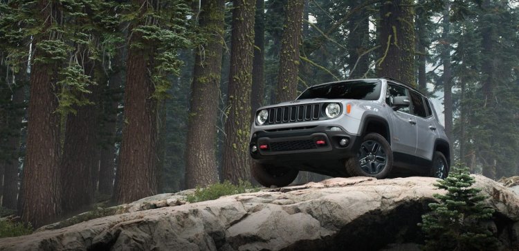 2018 Jeep Renegade front three quarters
