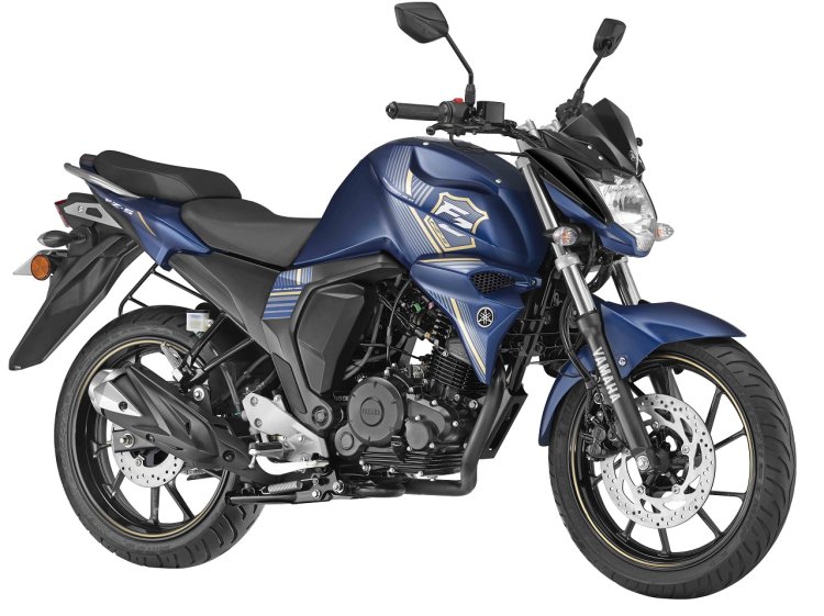 2018 Yamaha FZS-FI press front right quarter