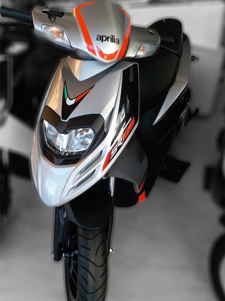 Aprilia SR 125 Silver spied by IAB Reader