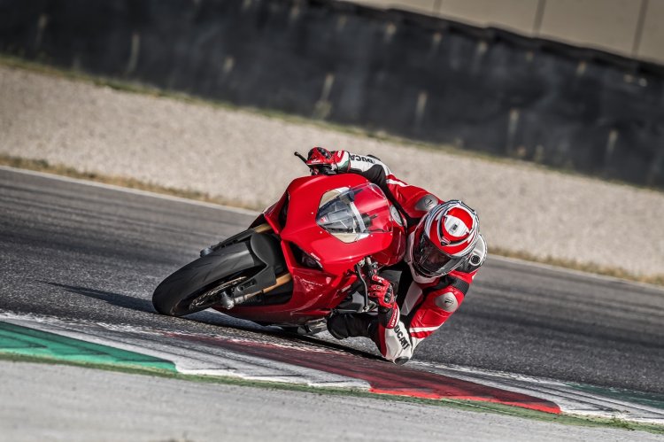 Ducati Panigale V4 S press action front