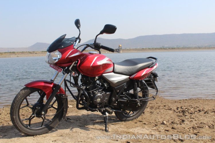 2018 Bajaj Discover 110 front left quarter first ride review