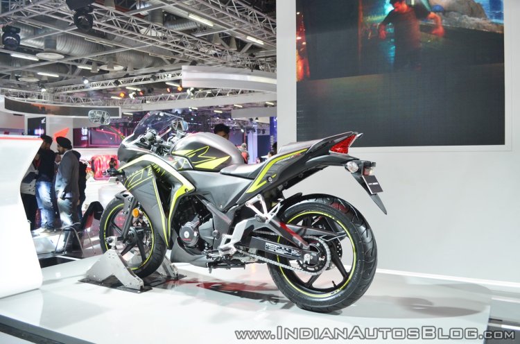 2018 Honda CBR 250R rear left quarter at 2018 Auto Expo