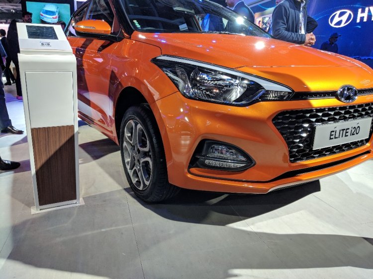 2018 Hyundai i20 (facelift) Passion Orange with Black front fascia at Auto Expo 2018