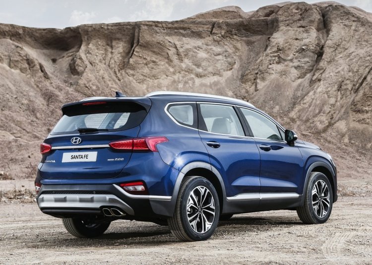 2019 Hyundai Santa Fe rear three quarters