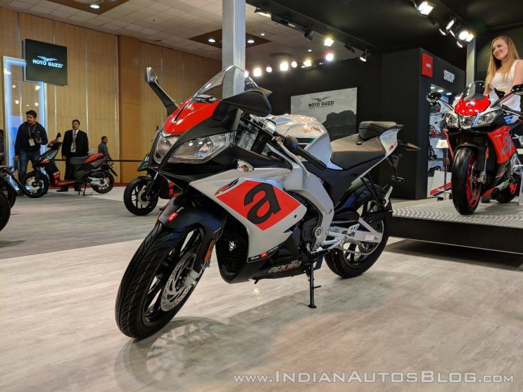 Aprilia RS 150 front left quarter at 2018 Auto Expo