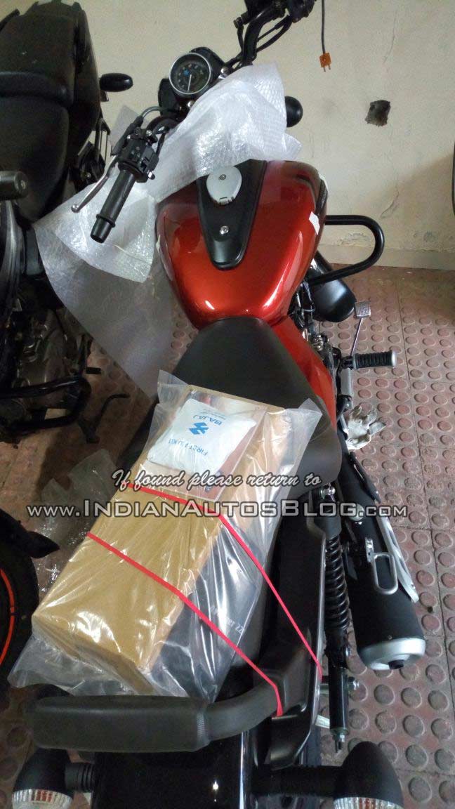 Bajaj Avenger 180 Street spied by IAB reader fuel tank