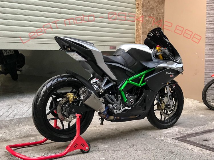 Bajaj Pulsar RS200 H2R mod rear right quarter