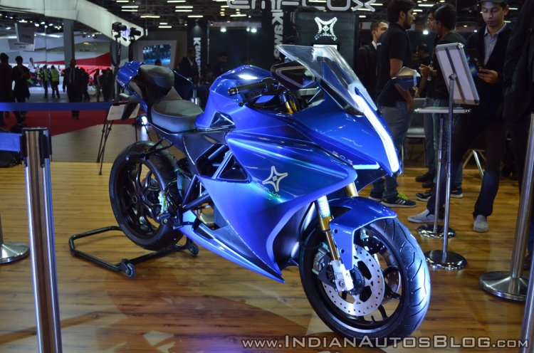 Emflux One front right quarter at 2018 Auto Expo