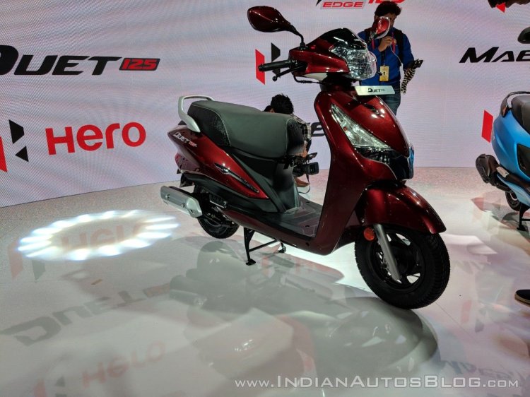 Hero Duet 125 front right quarter at 2018 Auto Expo