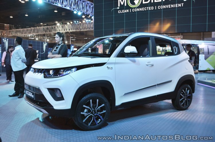 Mahindra e-KUV100 front three quarters at Auto Expo 2018