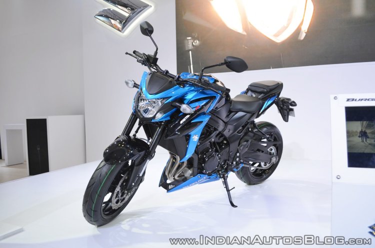 Suzuki GSX-S750 front left quarter at 2018 Auto Expo