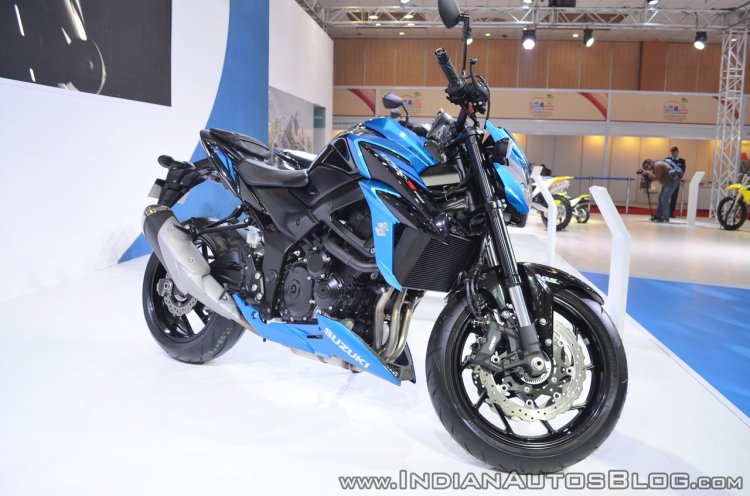Suzuki GSX-S750 front right quarter at 2018 Auto Expo