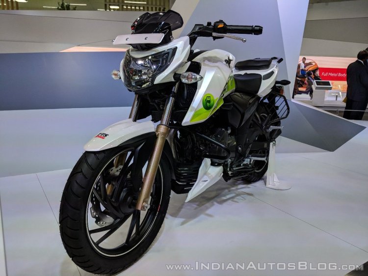 TVS Apache RTR 200 Fi Ethanol front left quarter at 2018 Auto Expo