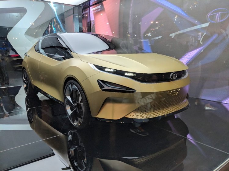 Tata 45X concept front three quarters at Auto Expo 2018