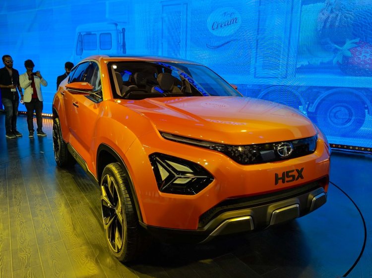 Tata H5X concept front three quarters right side at Auto Expo 2018