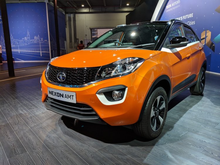 Tata Nexon AMT front three quarters left side at Auto Expo 2018