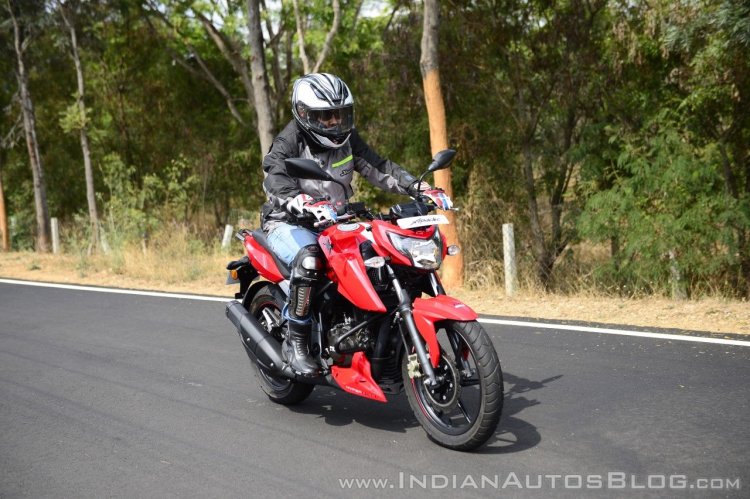 2018 TVS Apache RTR 160 4V First ride review front right quarter action
