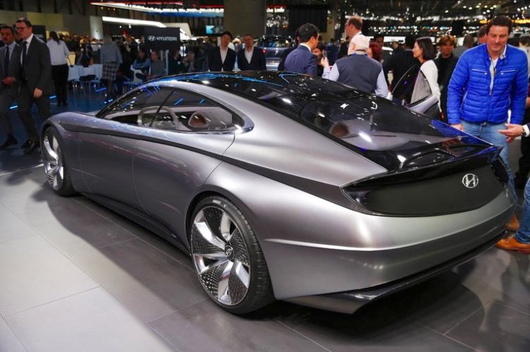 Hyundai Le Fil Rouge rear three quarters at 2018 Geneva Motor Show