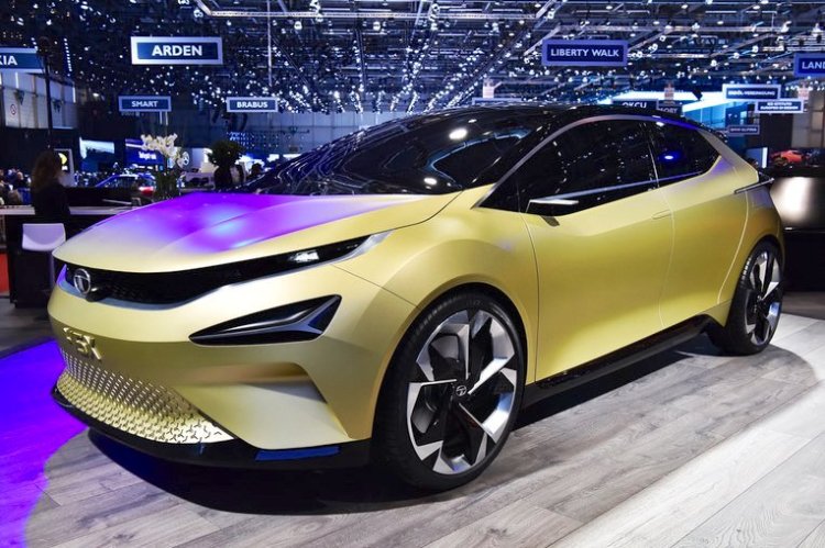 Tata 45X concept front three quarters left side at 2018 Geneva Motor Show