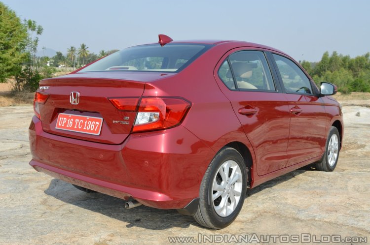 2018 Honda Amaze right rear three quarters