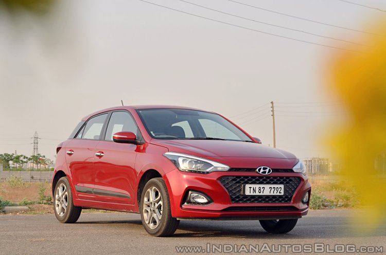 best small cars in India 2018 Hyundai i20 facelift review front three quarters shot