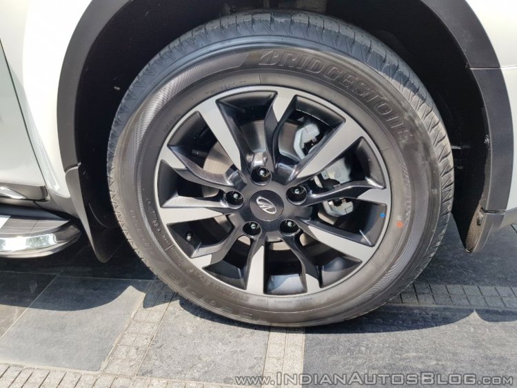 2018 Mahindra XUV500 alloy wheel