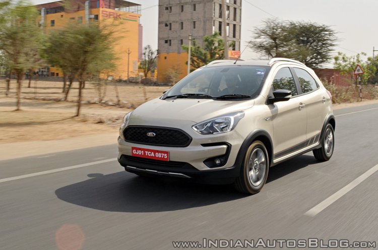 Ford Freestyle review left front three quarters tracking shot