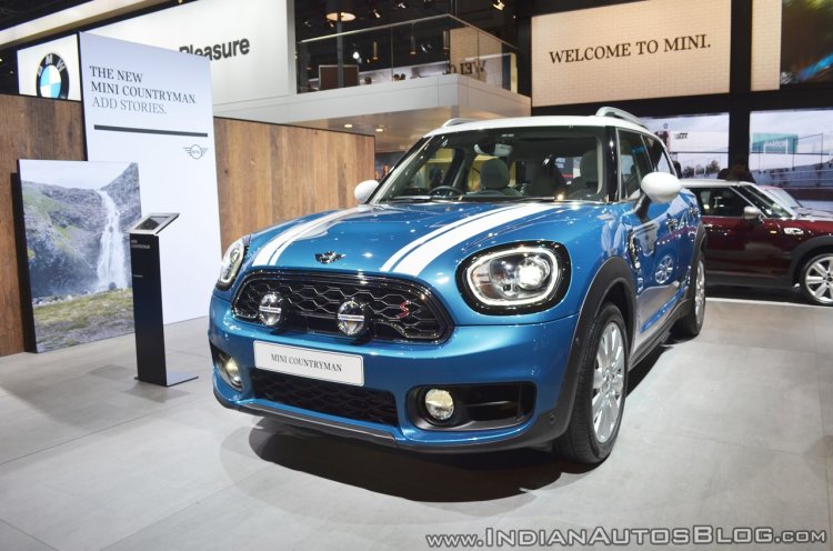 MINI Countryman front three quarters