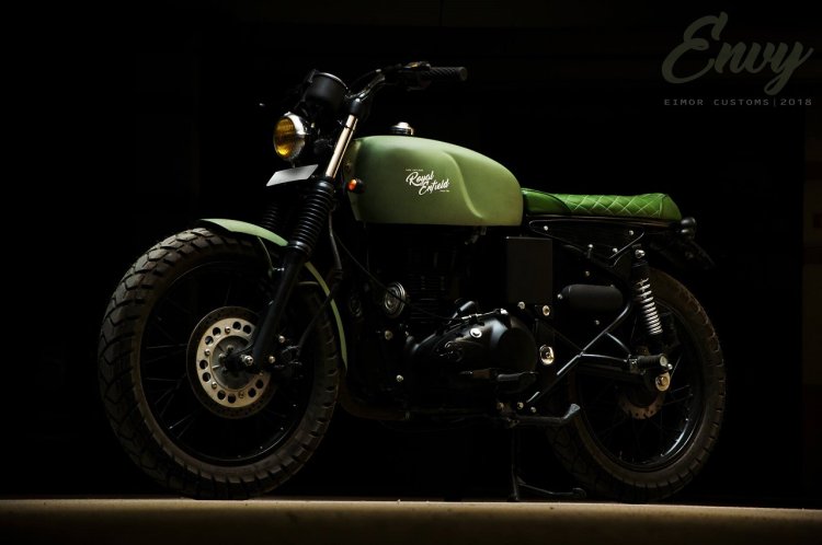 royal enfield classic 350 modified Envy Eimor Customs front left quarter