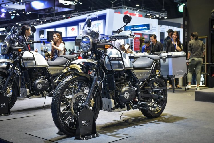 Royal Enfield Himalayan Sleet front left quarter at 2018 BIMS