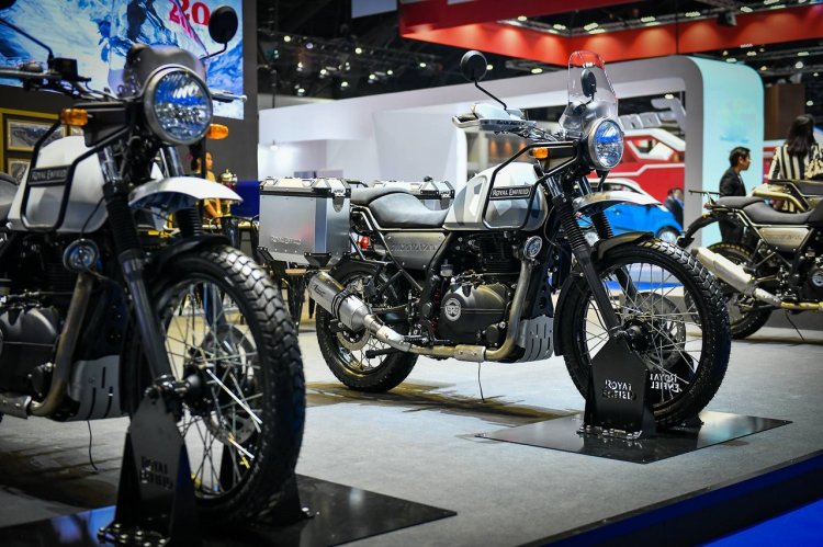 Royal Enfield Himalayan Sleet front right quarter at 2018 BIMS