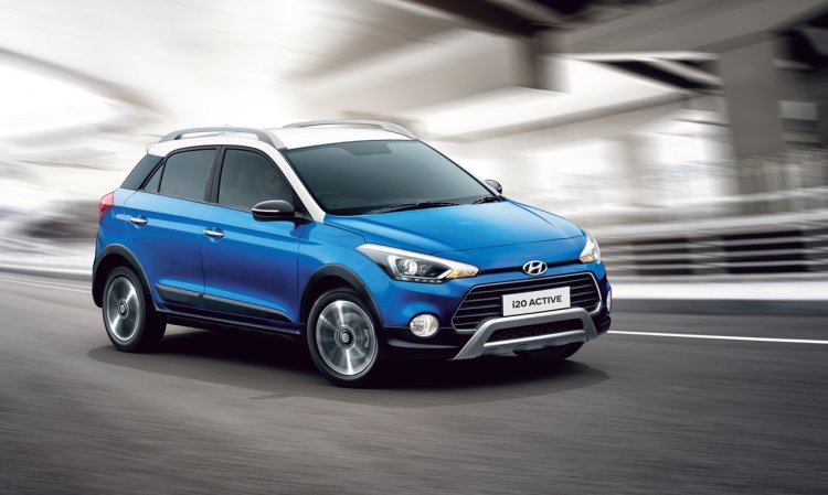 2018 Hyundai i20 Active front angle view