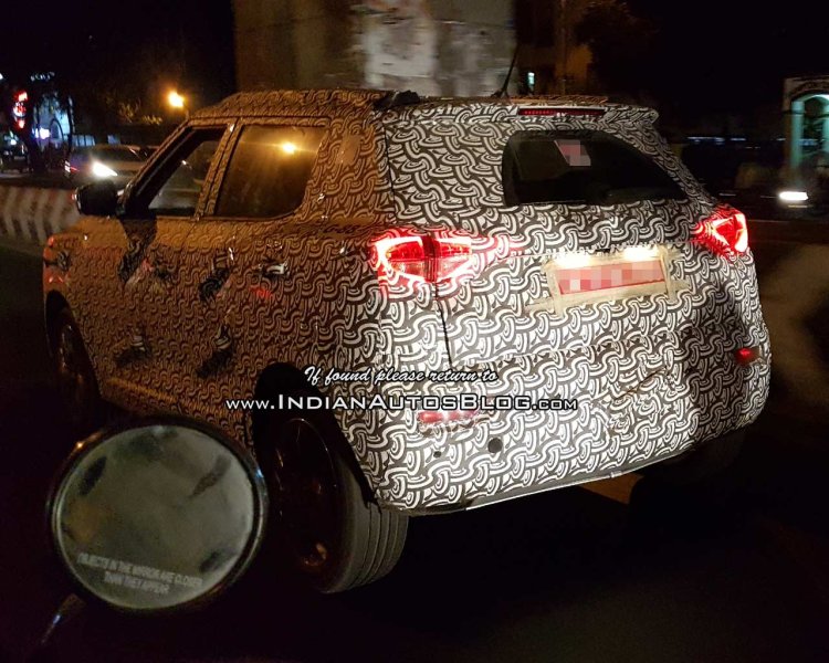 Mahindra S201 (SsangYong Tivoli based SUV) spy shot tail lamp glow