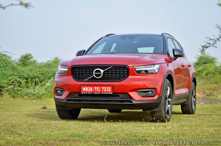 Volvo XC40 front three quarters