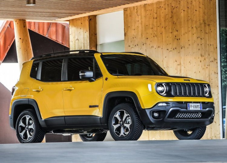 2019 Jeep Renegade Trailhawk action shot side