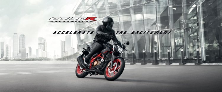 2018 Honda CB150R StreetFire front right quarter riding