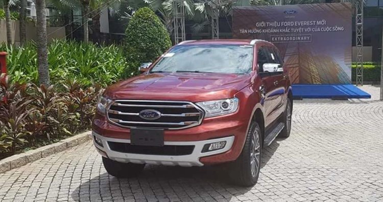 LHD 2019 Ford Everest (2019 Ford Endeavour) front quarter launched in Vietnam