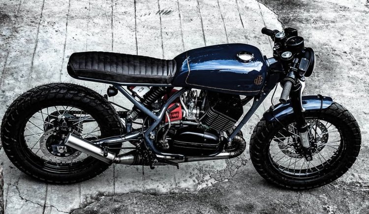 Yamaha RD 350 cafer racer by Moto Exotica right side profile