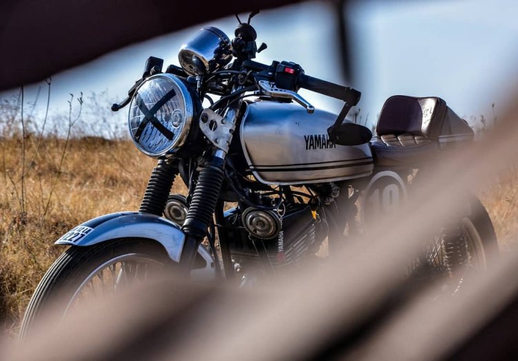 Yamaha RX 135 Diablo Cafe Racer front left three quarter