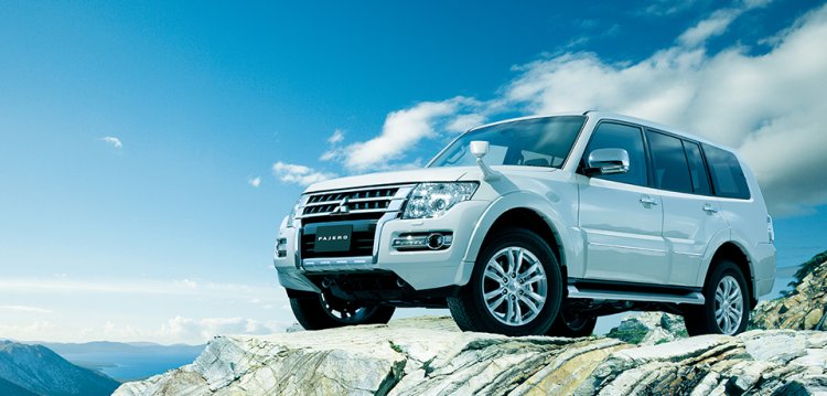 mitsubishi pajero mitsubishi montero front three q