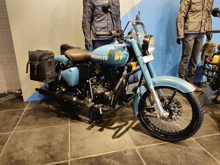 Royal Enfield Classic 350 Signals edition Airborne Blue