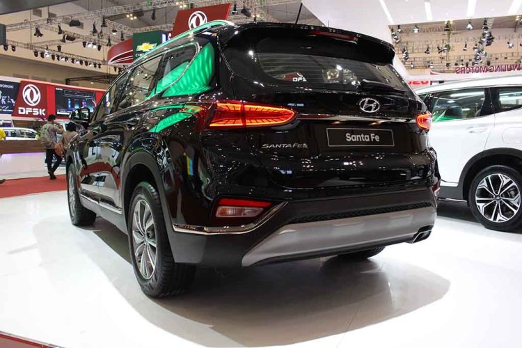 2018 Hyundai Santa Fe Image Rear Three Quarters Gi