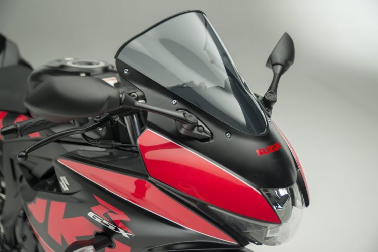 Suzuki GSX-R125 Accessory Pack and Graphics Kit double bubble visor