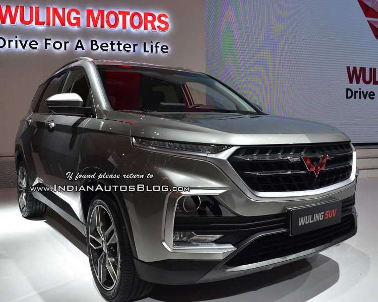 Wuling-badged Baojun 530 front three quarters at GIIAS 2018