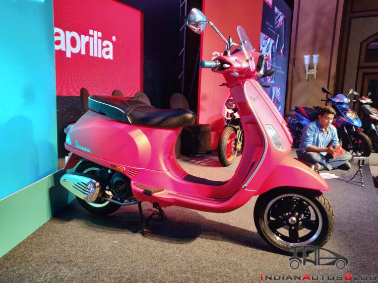 2018 Vespa SXL150 Matt Rosso Dragon Side Profile