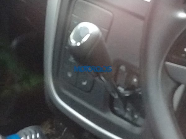 Mahindra Kuv 100 Nxt Amt Interior Gearlever Image
