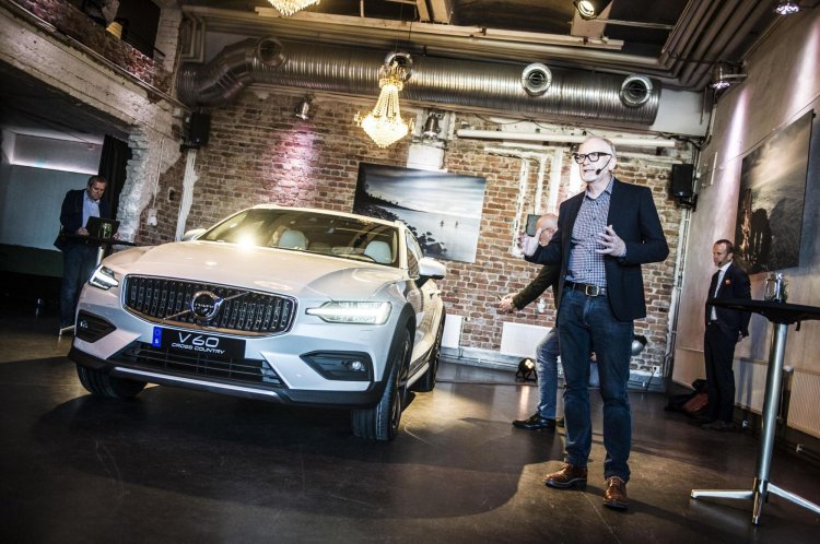 Volvo V60 Cross Country Images Front