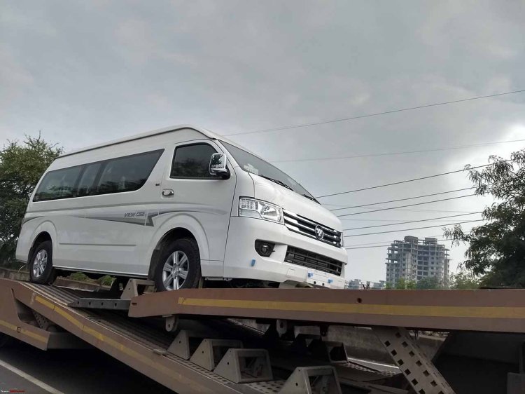 Foton View Cs2 Loaded On Flatbed Front Three Quart