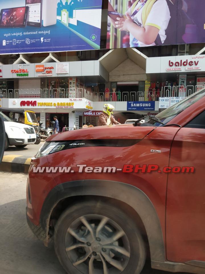 Mahindra Kuv100 nxt Diesel Amt Images Front Fender
