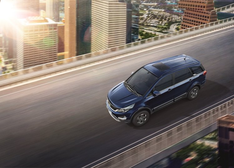 Tata Hexa Xm With Sunroof Front Three Quarters